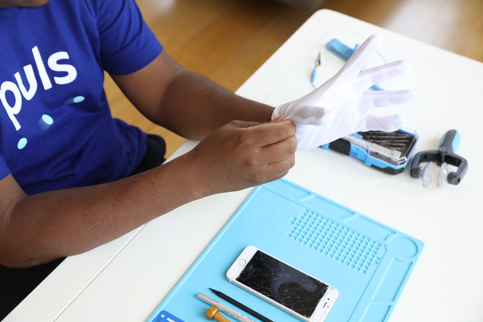 Top 5 Risks of Using a Cracked Phone Screen