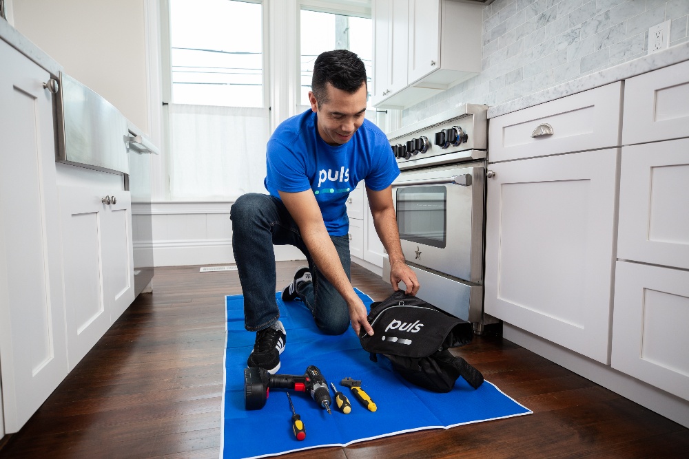 Puls oven repair technician