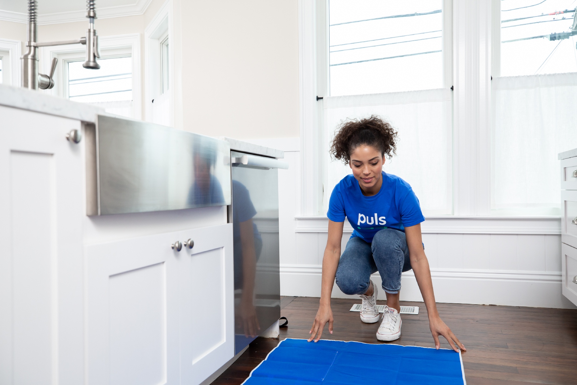 Puls technician fixing a dishwasher