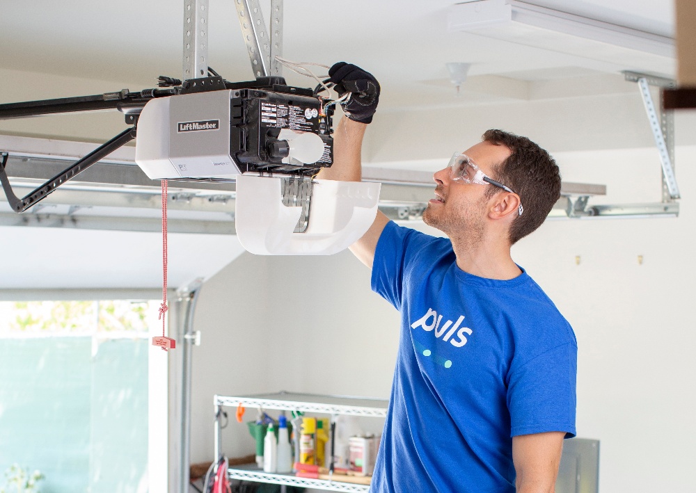 Puls technician repairing garage