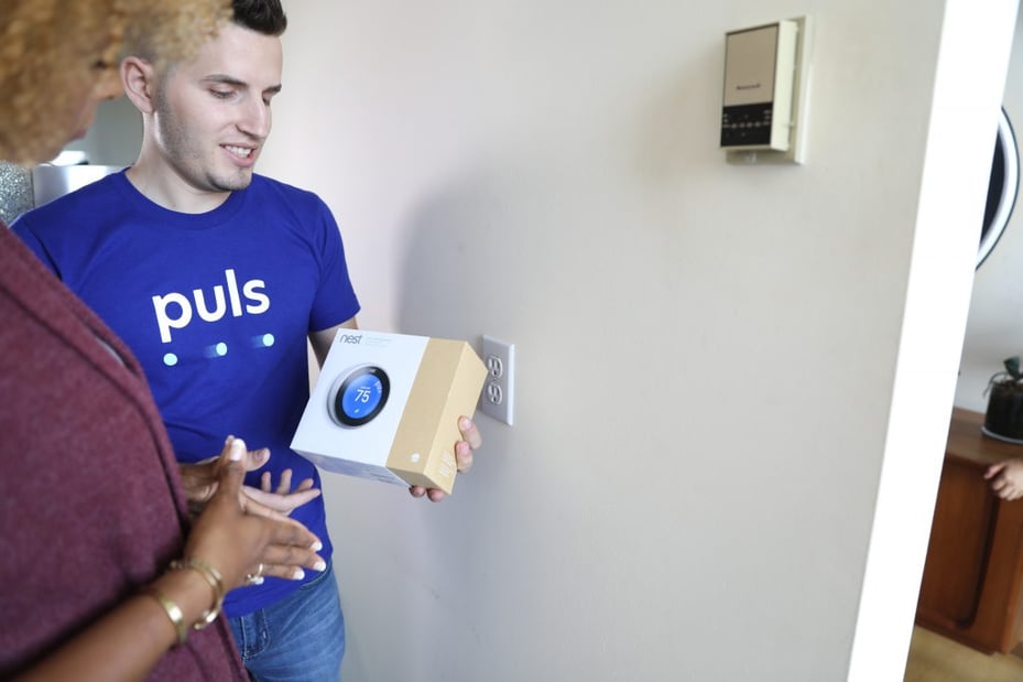 man showcasing the nest thermostat