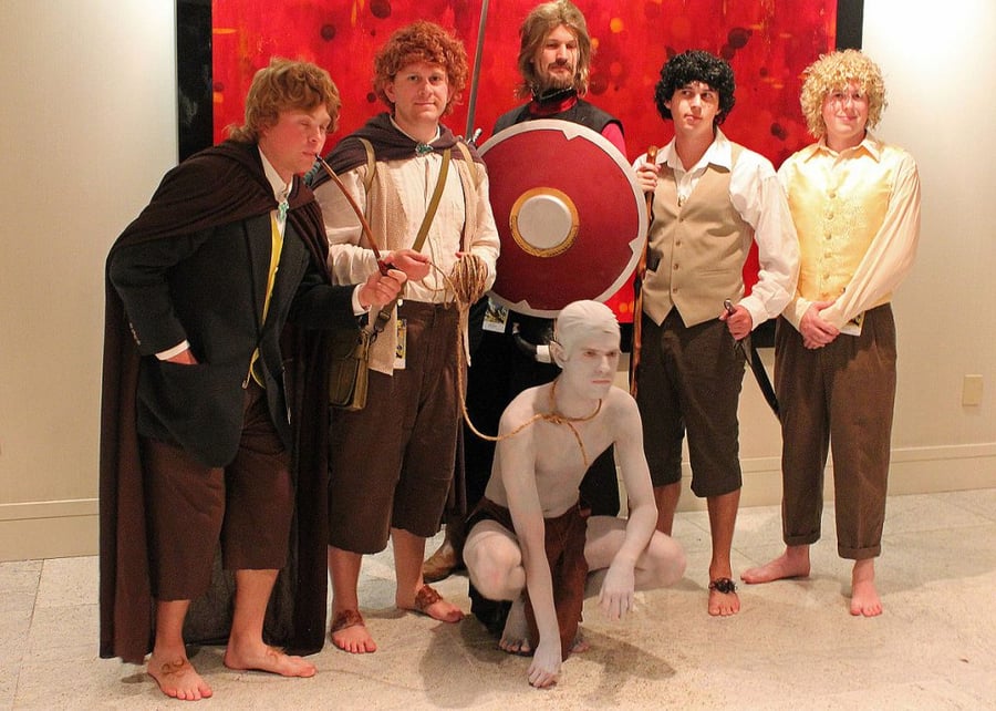 Lord of the Rings cosplay rather than wait at the Apple Store lord of the rings