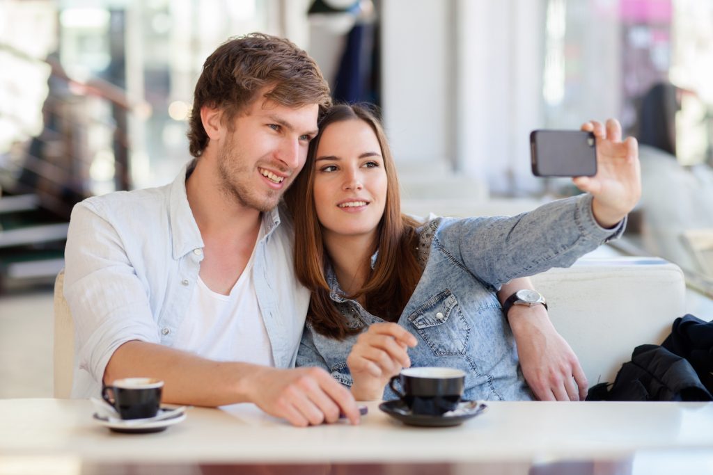 technology affects relationships selfie