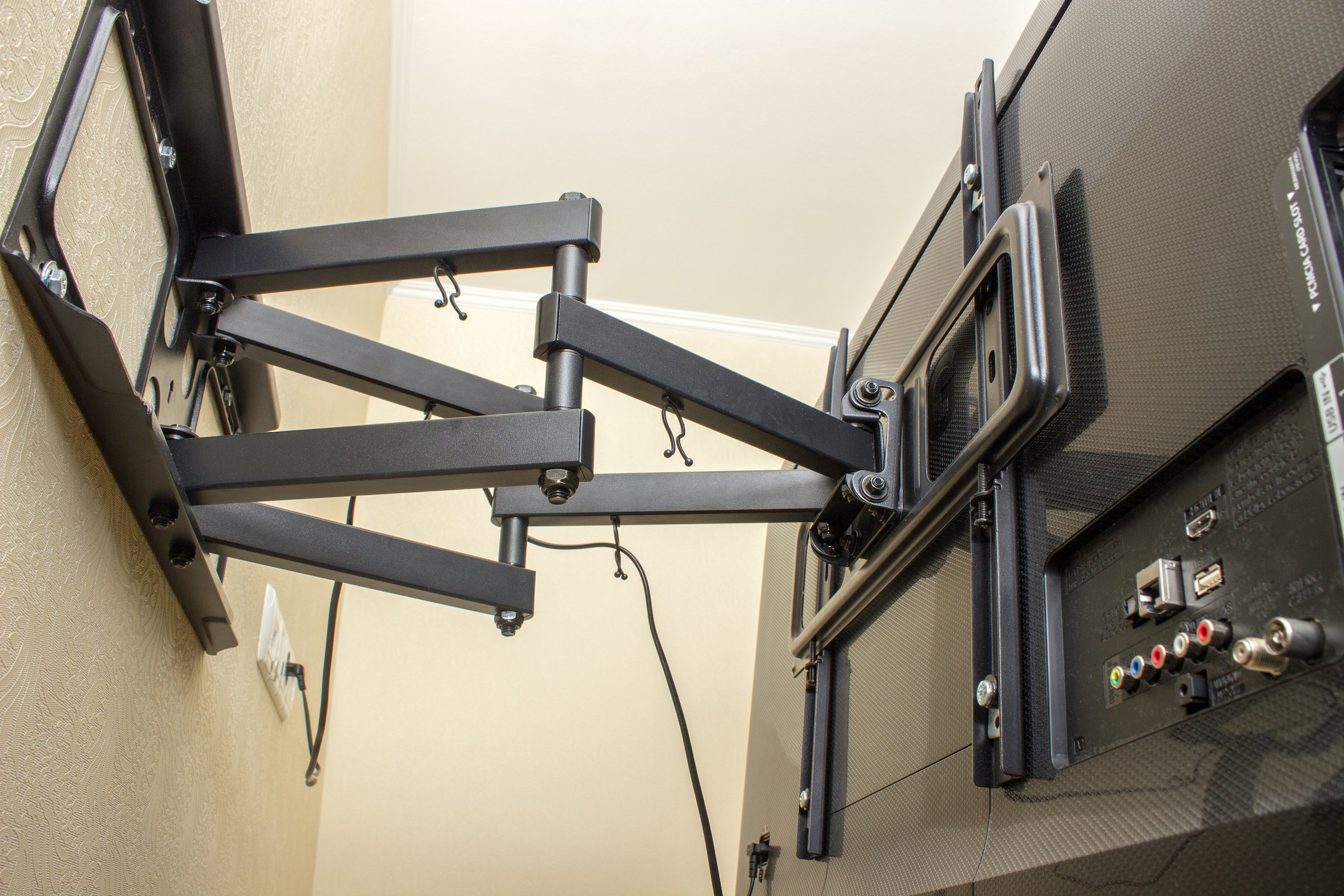 One of the types of the best TV mounting brackets we'll share is a full-motion TV mount.