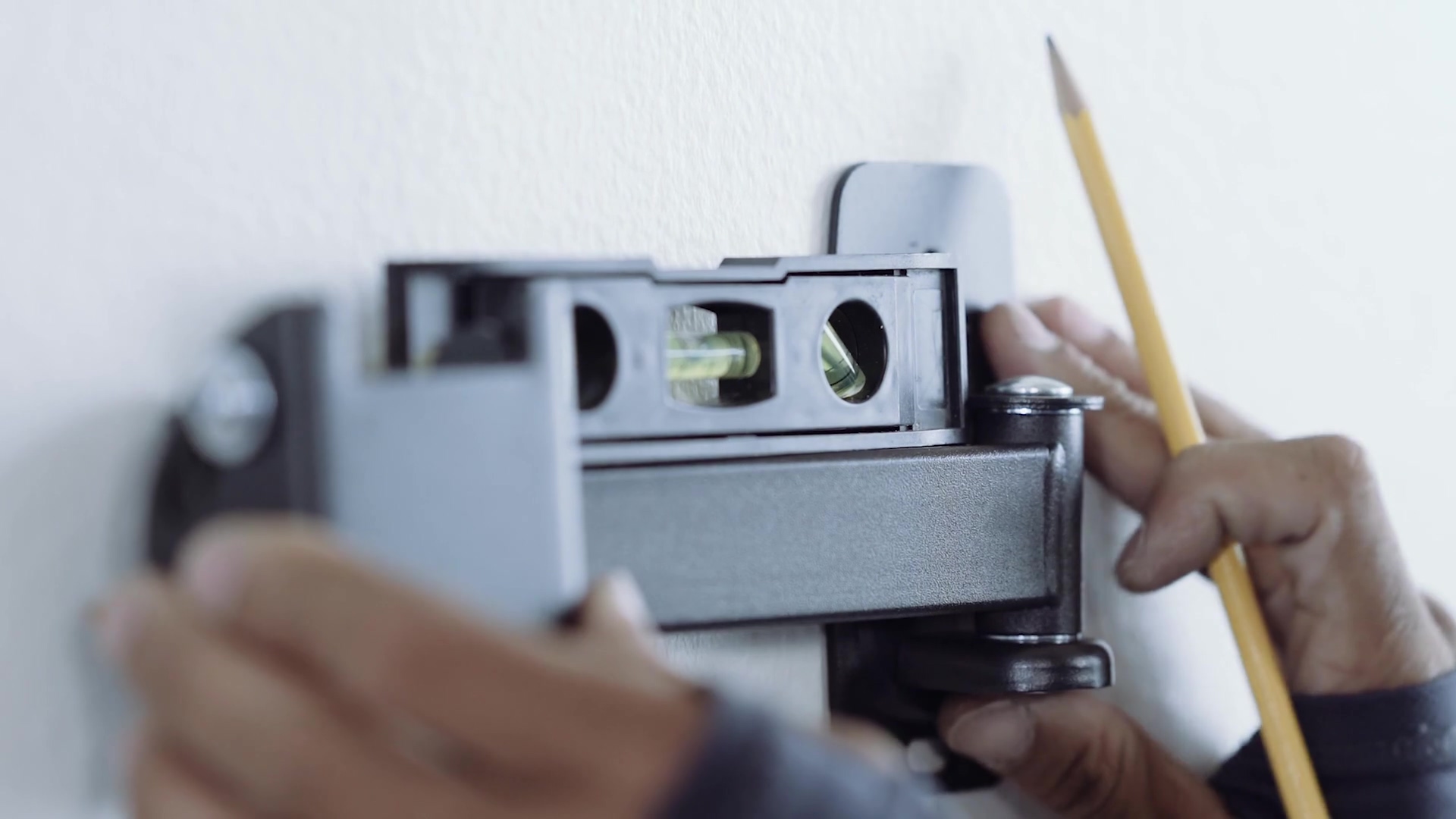 Puls technician measuring where to install TV mount