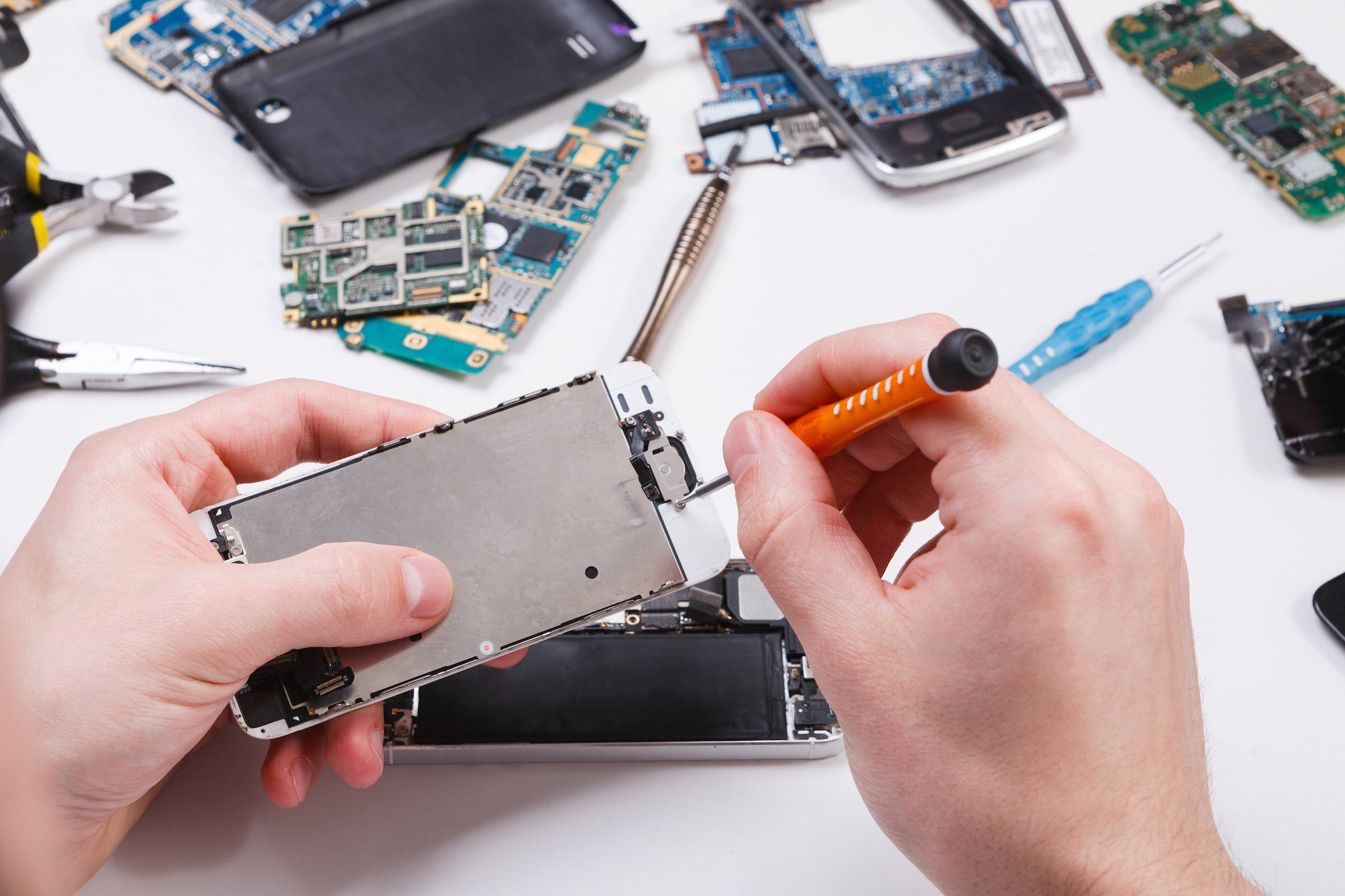 Factors that influence third party phone repair prices.