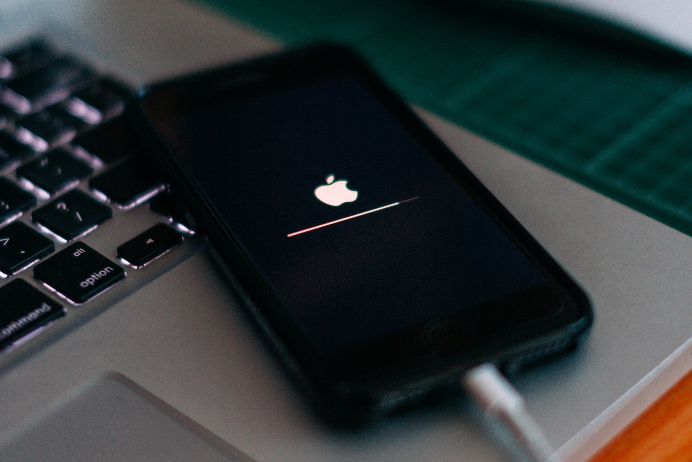 puls iphone stuck on apple logo updates.jpg?width=2400&name=puls iphone stuck on apple logo updates