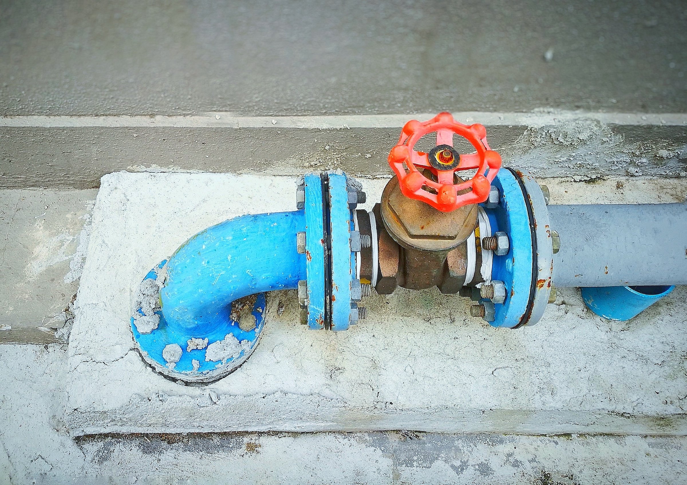 Plumbing tips for new homeowners: learn how to shut off the main water valve